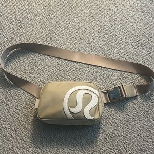 Lululemon Everywhere Belt Bag 1L